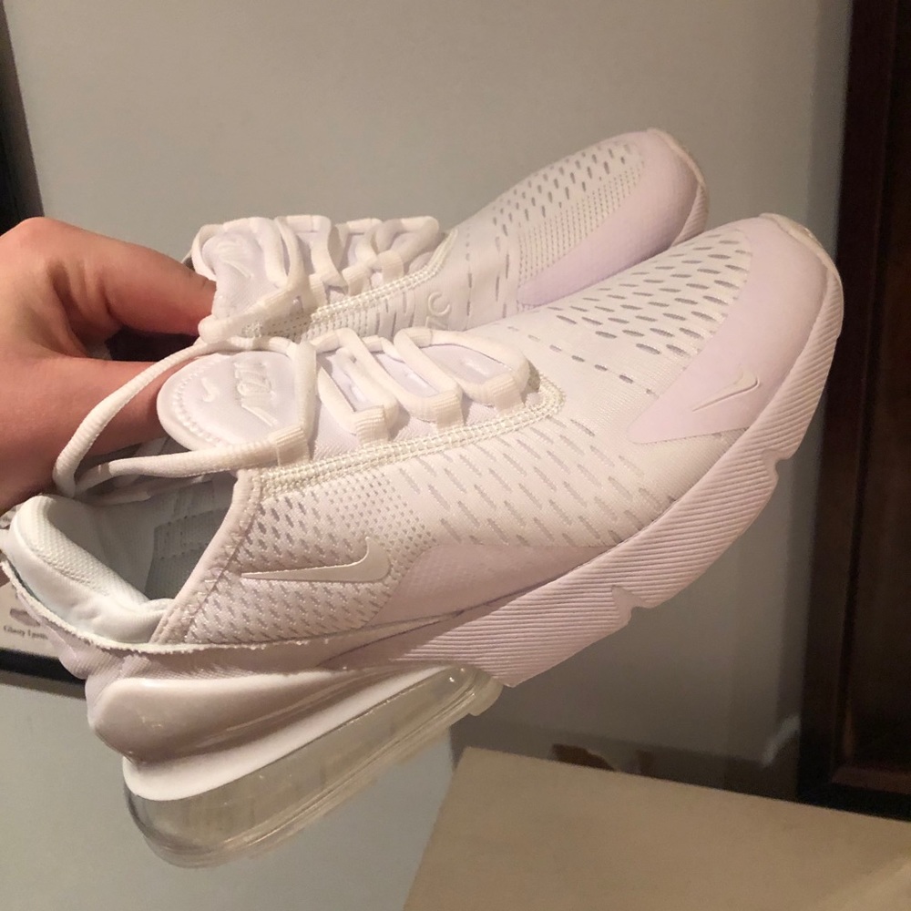 NIKE AIR MAX 270